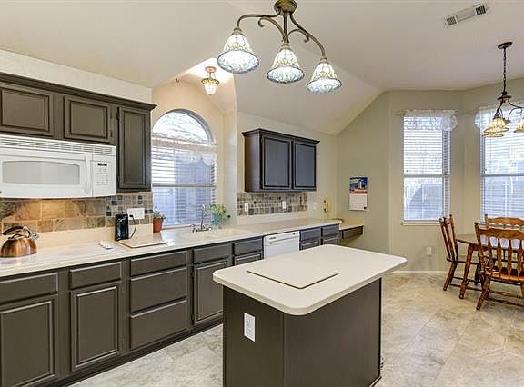 3rd image of 806 Sansome Dr