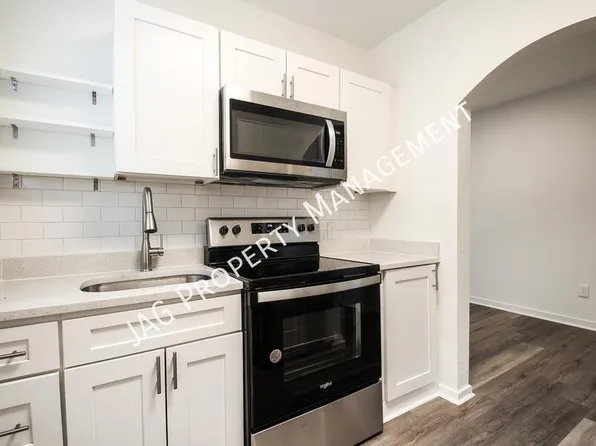 2892 College St APT 2, Jacksonville, FL 32205