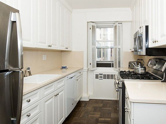 3rd image of 315 E 72nd St APT 17H