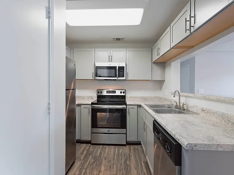 Cambridge Park Apartments — Photo 50