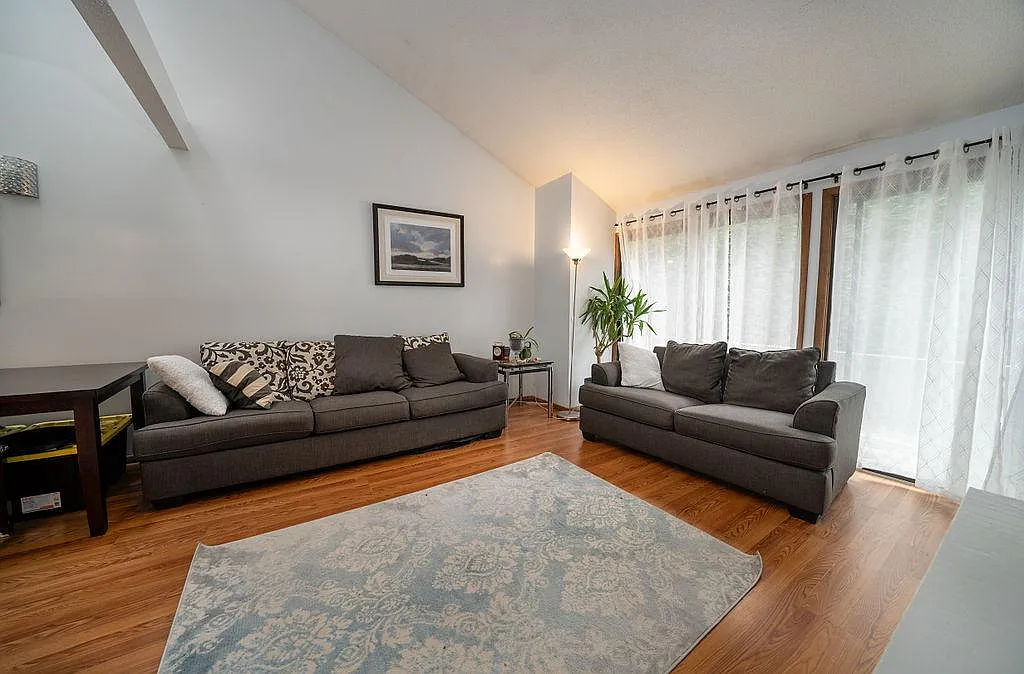 2 bed, 950 sqft, $2,400 — Photo 3