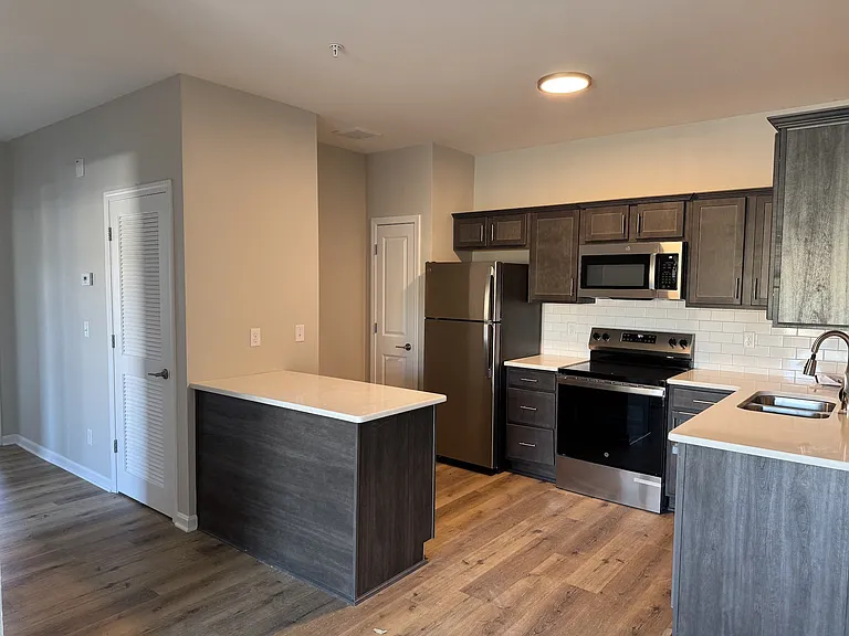 Hurstbourne Pointe — Photo 6