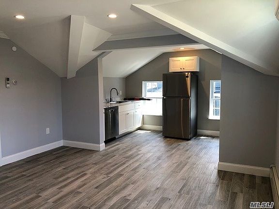 4th image of 55 Green St #55B