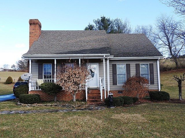 1st image of 113 Carriage Dr