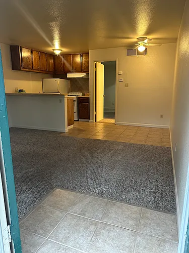 917 W Kettleman Ln Photo 1