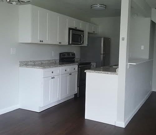 4th image of 102 E Tiffany Dr APT 2