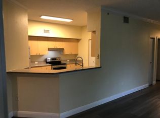 330 Crestwood Cir APT 303, Royal Palm Beach, FL 33411