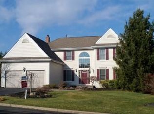 380 Laurel Oaks Dr, Langhorne, PA 19047