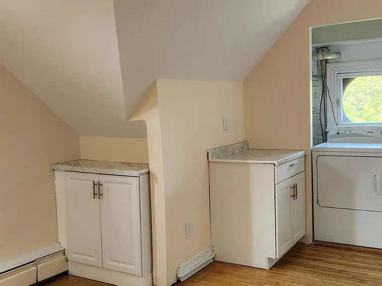 92 Roe Ave #3 — Photo 6