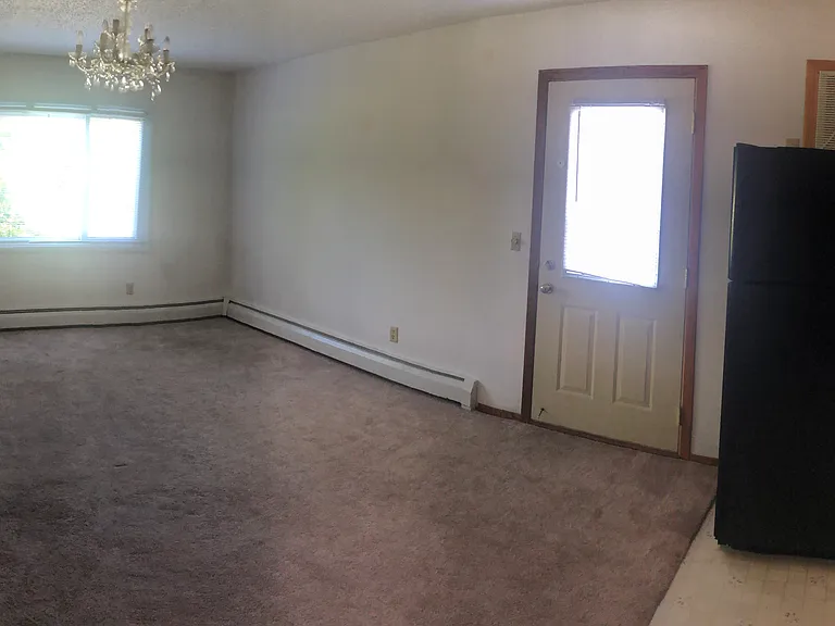 500 Broadway St NE #6 — Photo 2
