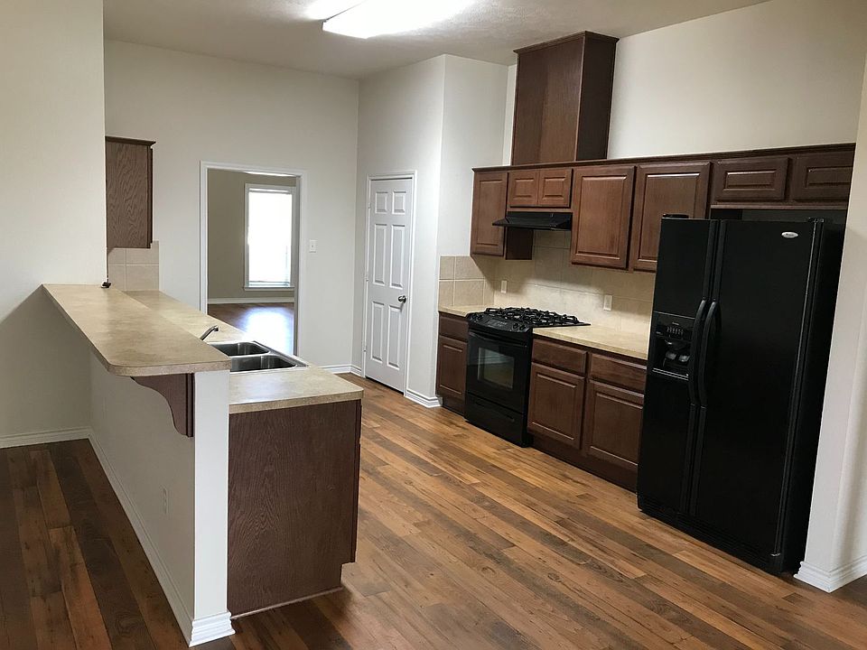 1st image of 901 Whitewing Ln