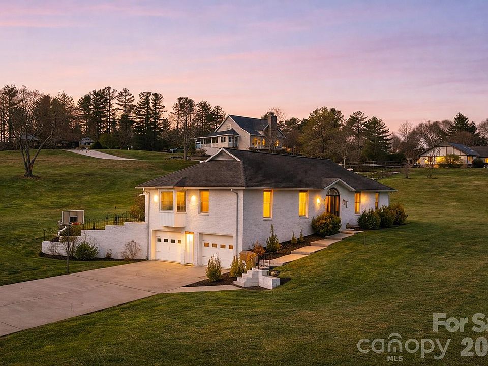 1st image of 17 Amber Dr