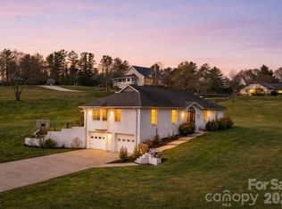 17 Amber Dr, Horse Shoe, NC 28742