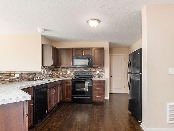3rd image of 640 Kingshurst Dr