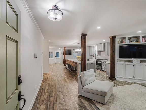 3rd image of 5844 Fleur De Lis Dr