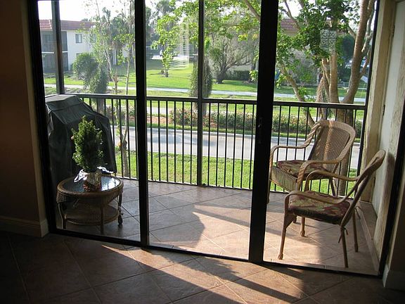 3rd image of 334 Lakeview Dr APT 201