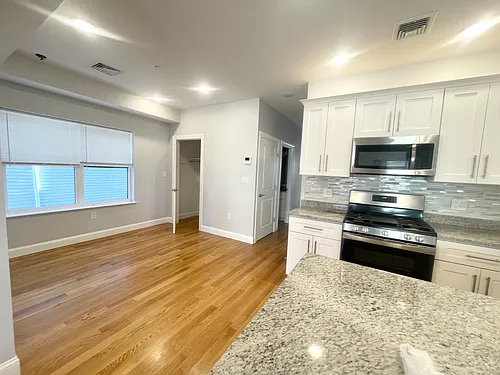 65 Burrell St #2L Photo 1