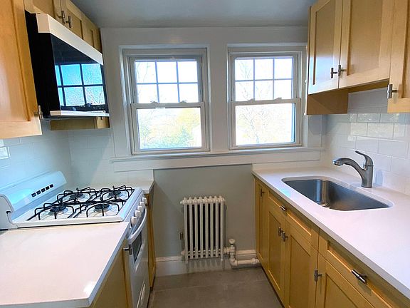 2nd image of 51 Benedict Blvd APT 5