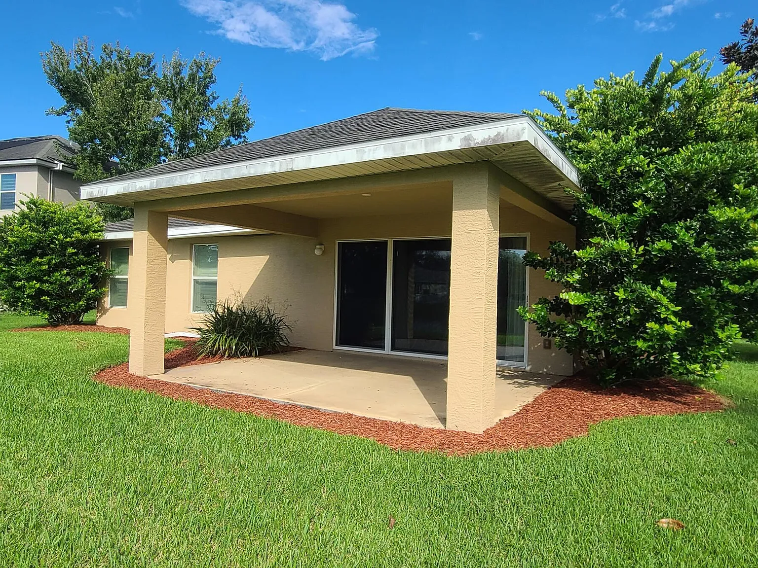 4 bed, 2.0 bath, 1904 sqft, $2,650 — Photo 2