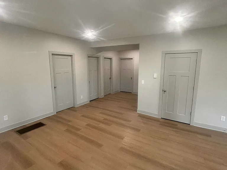 201 Monroe St #1 — Photo 8