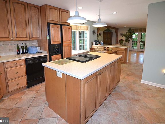 4th image of 1689 Camden Ct