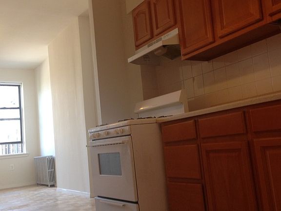 2nd image of 260 Franklin St APT 4R
