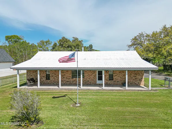 3094 Highland Ave, Diberville, MS 39540