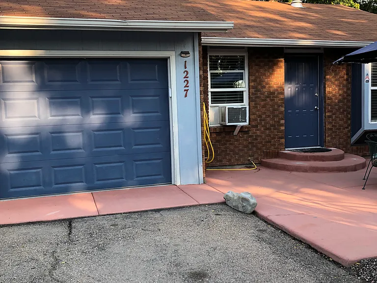 Nice convenient and quiet cul de sac location