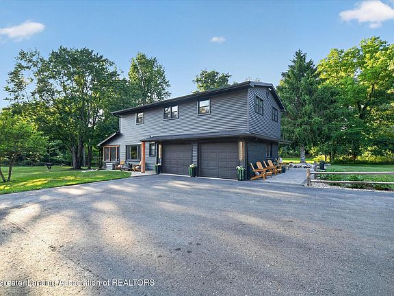 2nd image of 1686 S Stewart Rd