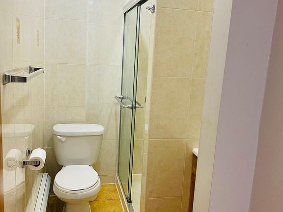 4th image of 1520 Hart Pl Floor 2