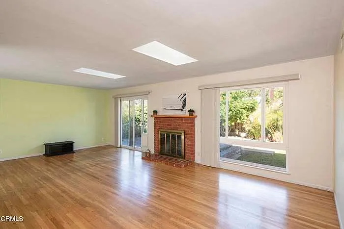 3 bed, 1392 sqft, $4,200 — Photo 2