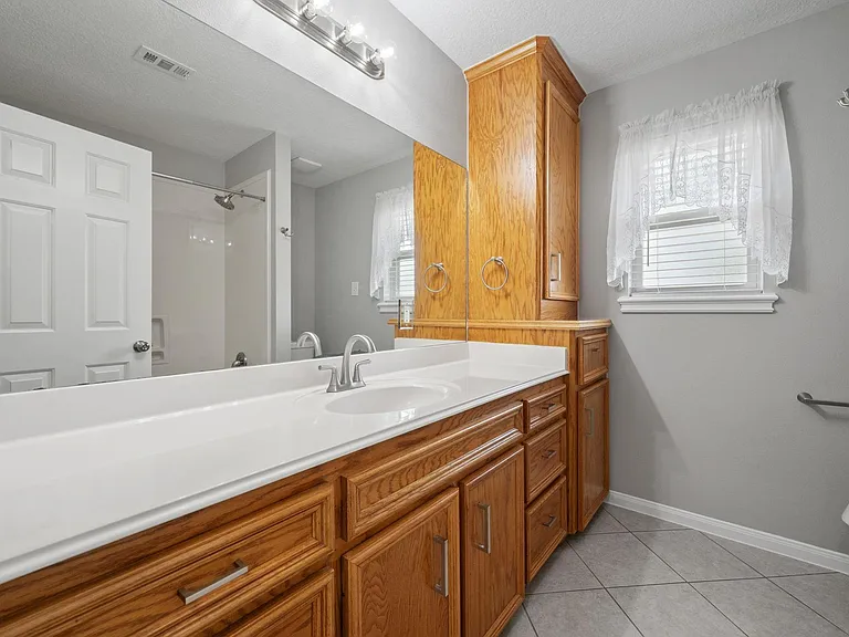 460 W Houston St — Photo 10