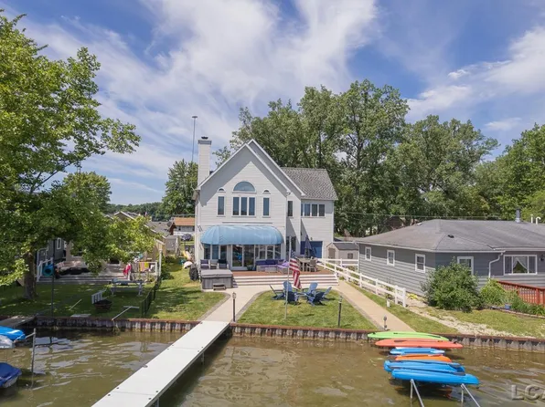 34 Fords Dr, Brooklyn, MI 49230