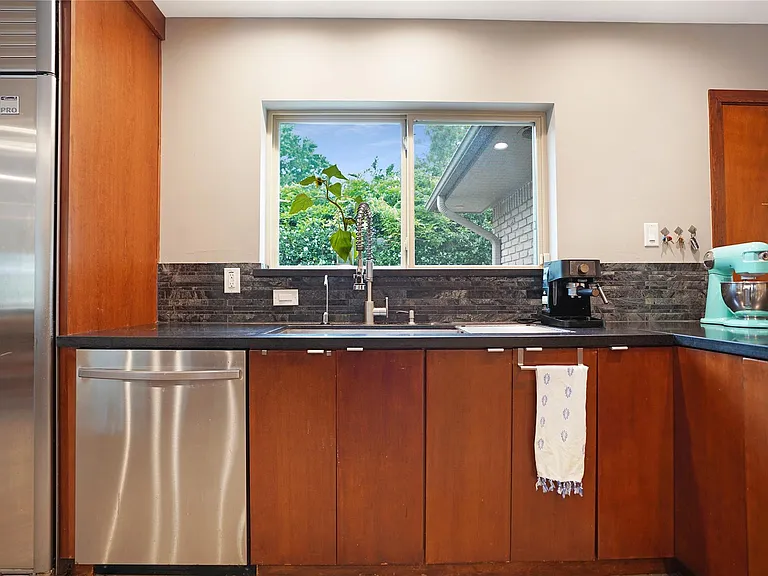 5643 Terwilliger Way — Photo 13