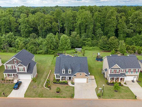 4th image of 306 Autumn Glen Dr
