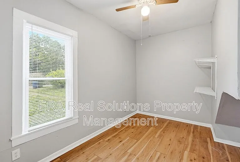 361 S Harris Ave #A — Photo 16