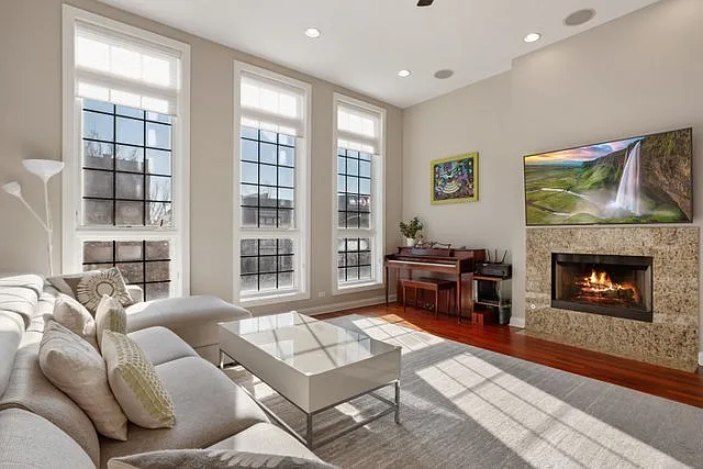 1842 W Armitage Ave #3 — Photo 2