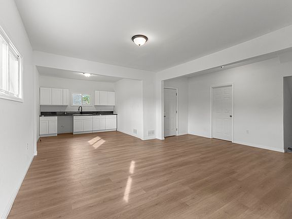 5th image of 5035 Buckingham Ave