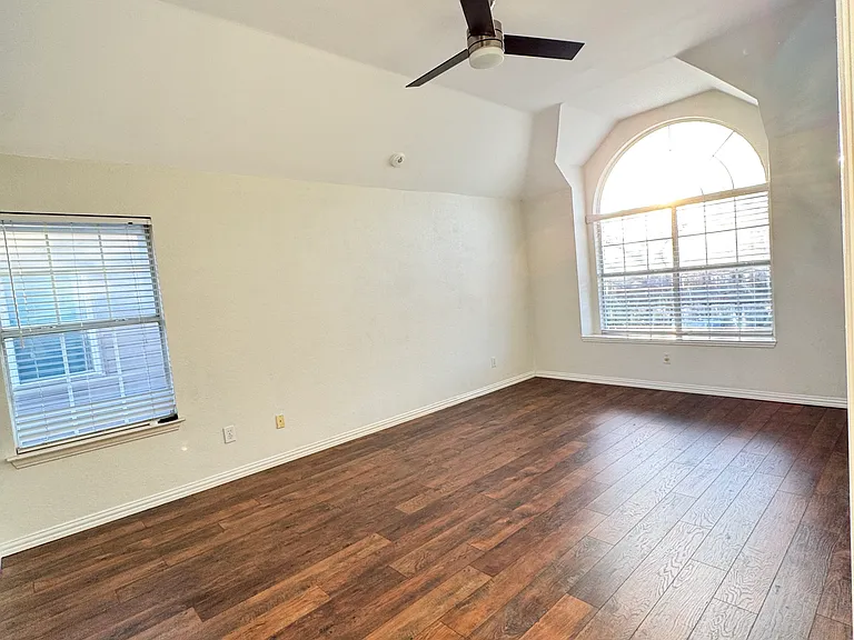 2108 Sandell Dr — Photo 11