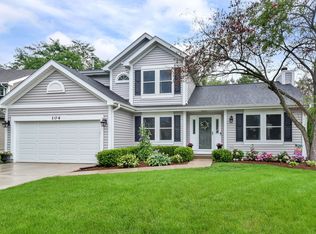 104 Forestview Ln, Aurora, IL 60502