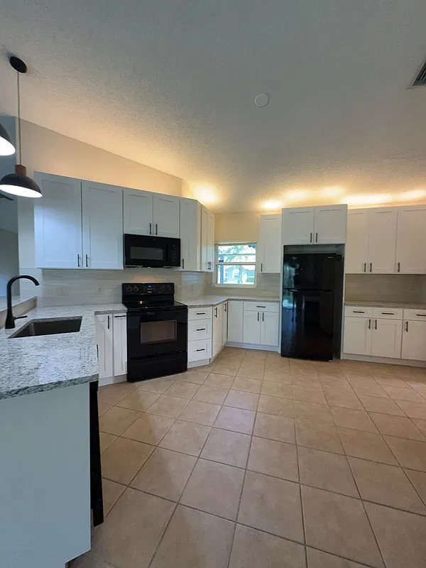 3 bed, 2.0 bath, 1852 sqft, $2,795 — Photo 4
