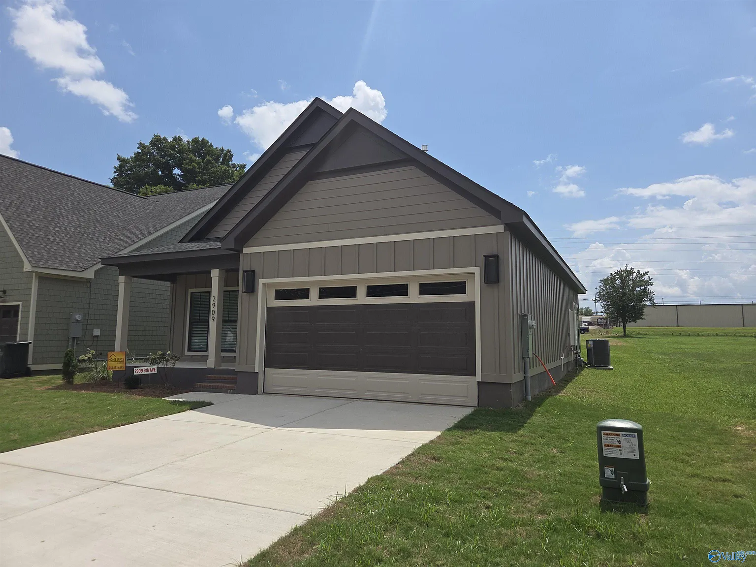 3 bed, 2.5 bath, 1902 sqft, $1,950 — Photo 2