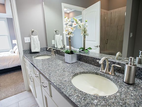 3rd image of 1601 Residence Dr
