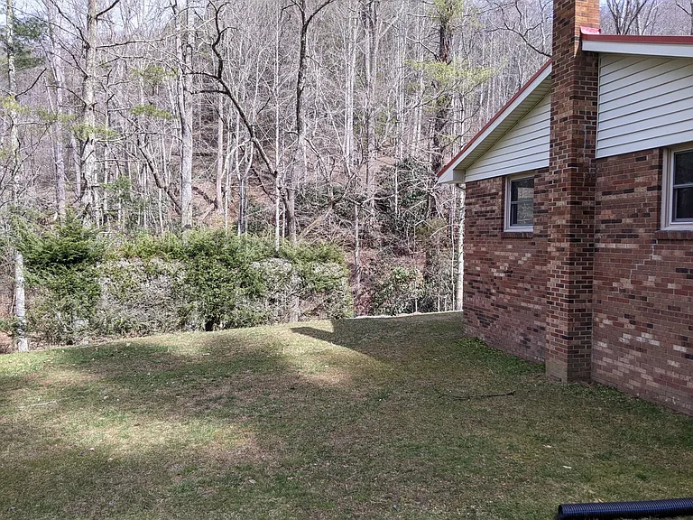 554 Love Hollow Rd — Photo 9