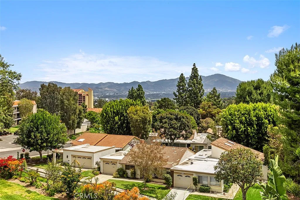1 bed, 1.5 bath, 837 sqft, $2,700 — Photo 2