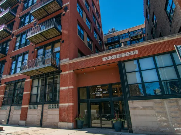 226 N Clinton St APT 405, Chicago, IL 60661