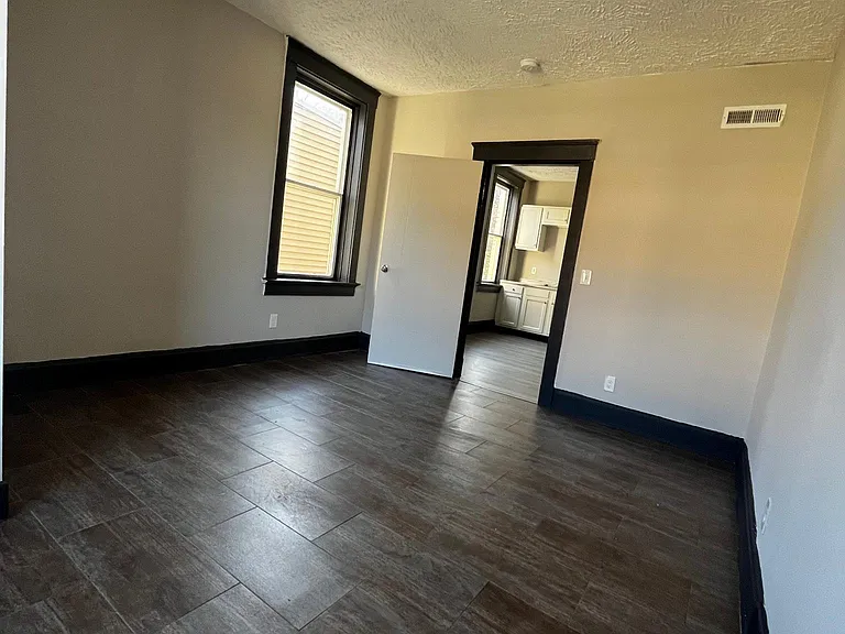 1875 Westwood Ave #4 — Photo 8