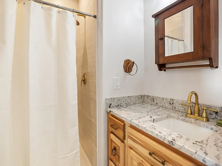 136 W Masonic Ave — Photo 13