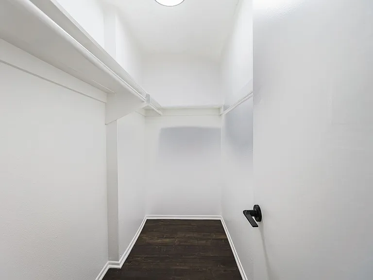 238 South Serrano Ave — Photo 37