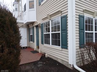 808 Magnolia Ln, Branchburg, NJ 08876